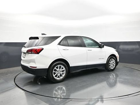 Used 2023 Chevrolet Equinox LS w/ LS Convenience Package FWD image 7