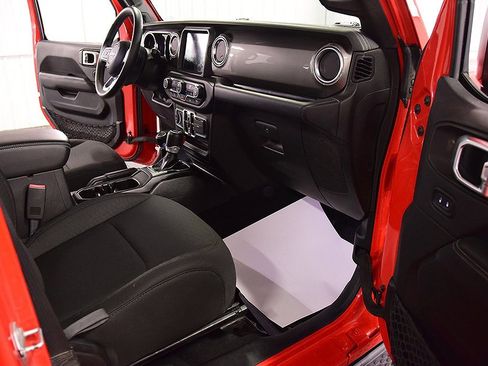 Used 2019 Jeep Wrangler Unlimited Sahara w/ Uconnect 4C Nav & Sound Group image 30