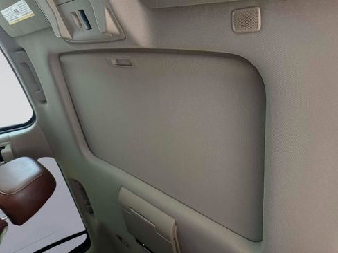 Used 2017 Cadillac Escalade Premium Luxury RWD image 34