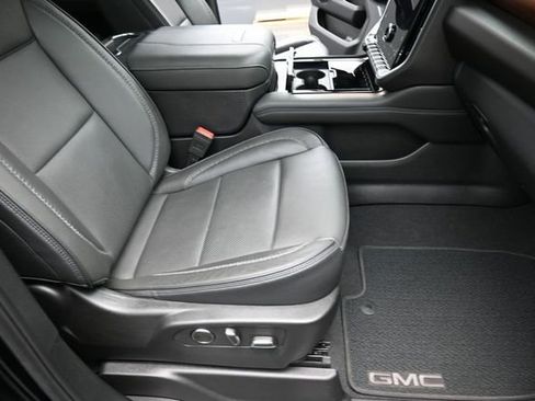Used 2025 GMC Yukon XL Denali w/ Denali Reserve Package AWD/4WD image 29