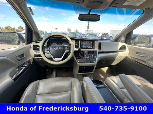 Used 2017 Toyota Sienna XLE Premium image 47