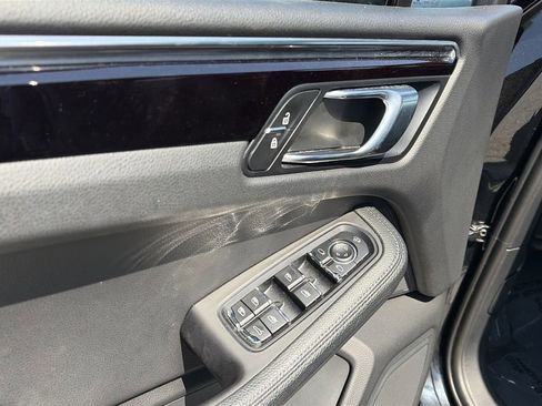 Used 2023 Porsche Macan AWD/4WD image 15