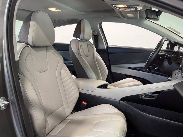 Used 2025 Hyundai Elantra Limited FWD image 10