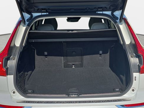 Used 2021 Volvo XC60 T5 Inscription w/ Advanced Package image 12