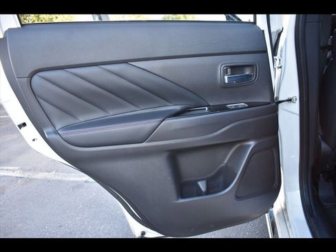 Used 2021 Mitsubishi Outlander GT image 21