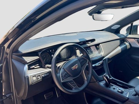Used 2025 Cadillac XT5 Sportv w/ Technology Package AWD/4WD image 9