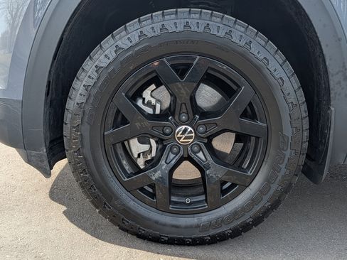 Certified 2025 Volkswagen Atlas Peak Edition SE AWD/4WD image 15