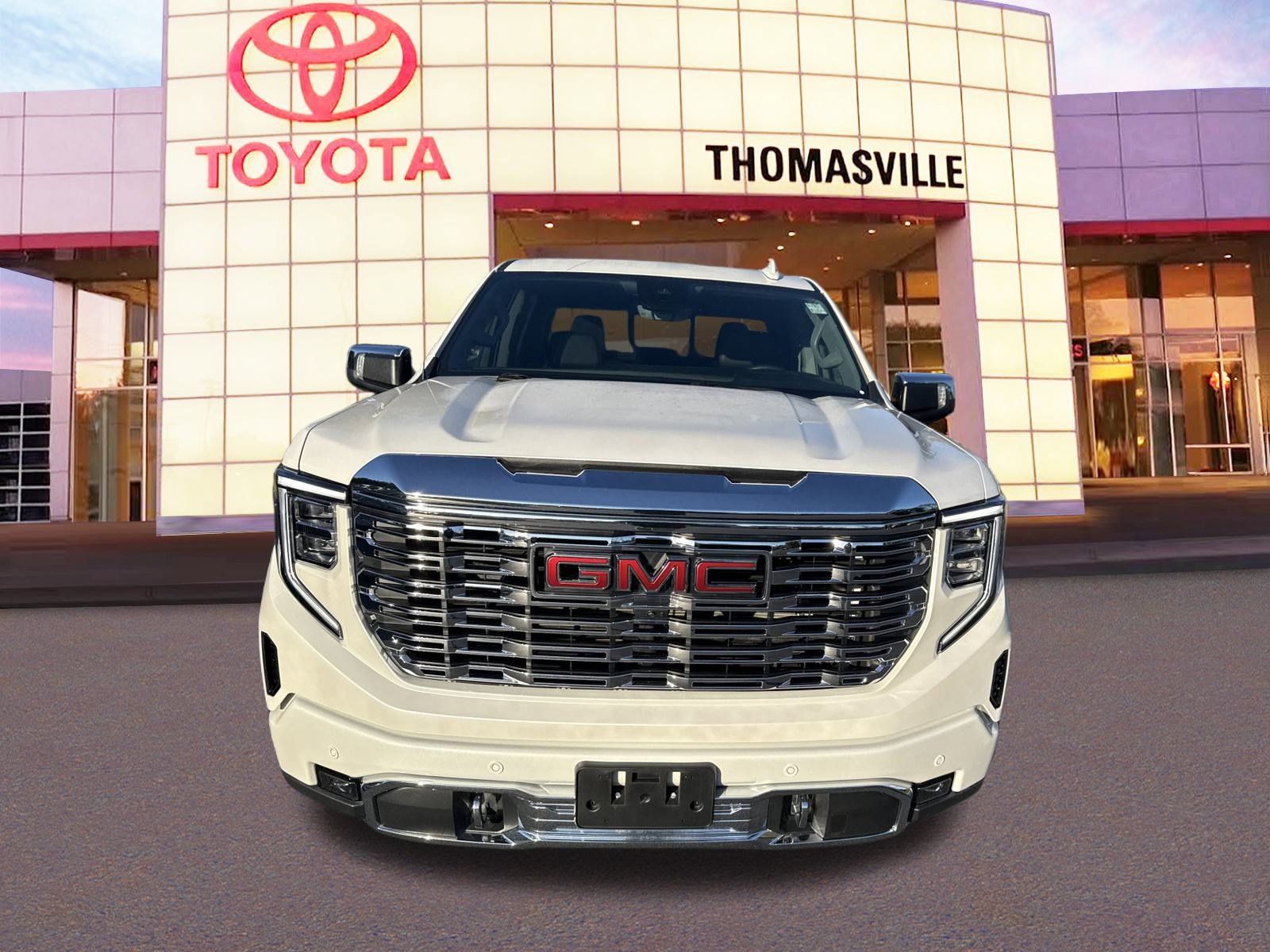 Used 2024 GMC Sierra 1500 Denali w/ Technology Package AWD/4WD image 2