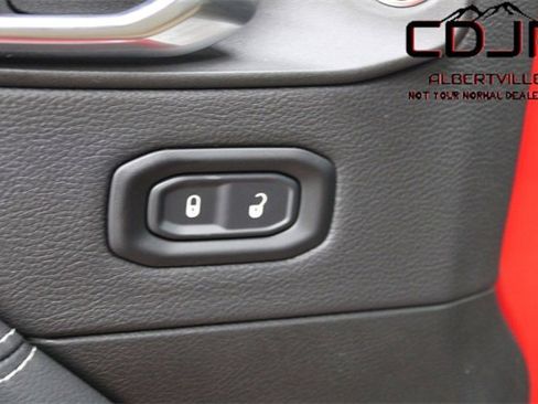 Used 2023 Jeep Gladiator Rubicon w/ Cold Weather Group image 15