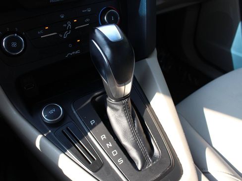 Used 2015 Ford Focus SE w/ SE Sport Package FWD image 26