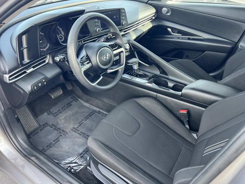 Used 2021 Hyundai Elantra Blue image 5