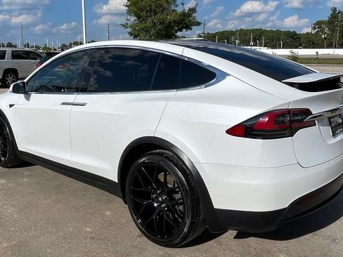Used 2020 Tesla Model X Long Range AWD/4WD image 3