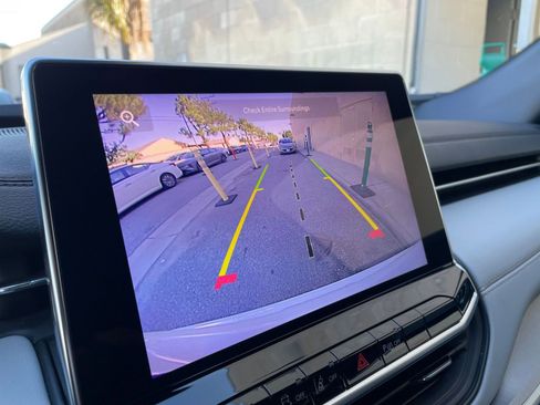 Used 2025 Jeep Compass Limited image 17