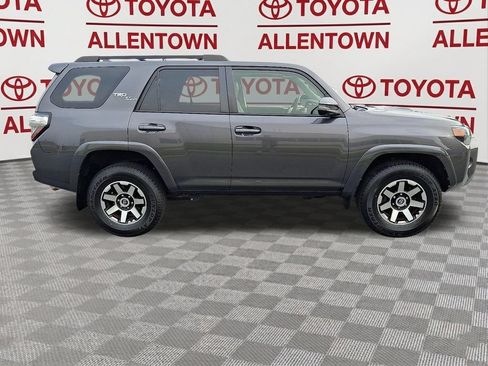 Used 2022 Toyota 4Runner TRD Off-Road Premium AWD/4WD image 9