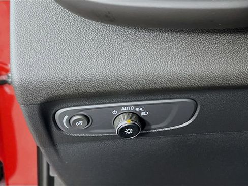 Used 2023 Buick Envision Essence image 9