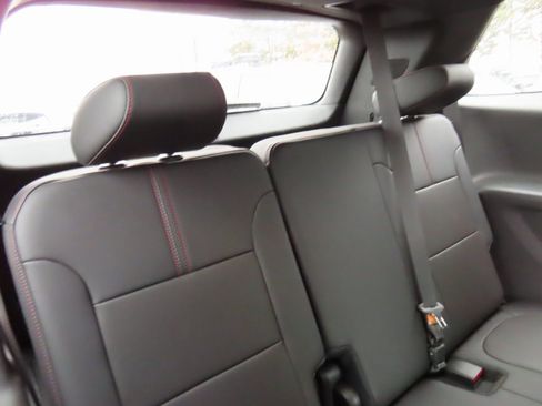 Used 2023 Chevrolet Traverse RS image 35