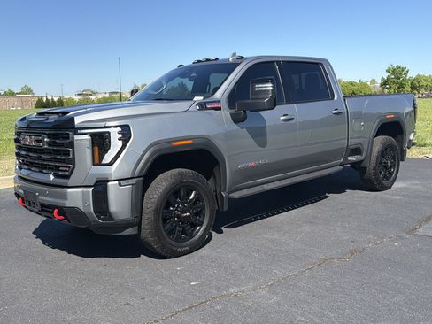 Used 2025 GMC Sierra 2500 AT4 w/ AT4 Premium Plus Package AWD/4WD image 6