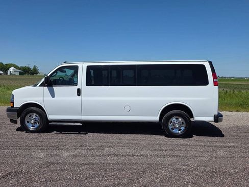 Used 2020 Chevrolet Express 3500 LT w/ LT Preferred Equipment Group RWD image 10