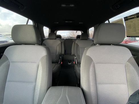 Used 2023 Chevrolet Traverse LT image 30