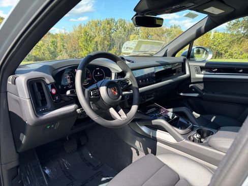 New 2026 Porsche Cayenne E-Hybrid image 4
