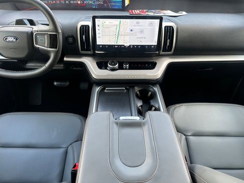 New 2025 Ford Expedition Active image 13