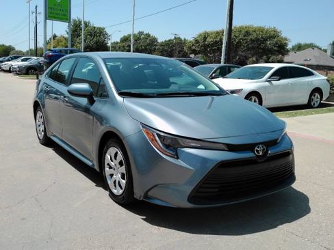 Used 2025 Toyota Corolla LE FWD image 4