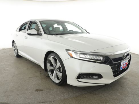 Used 2018 Honda Accord Touring image 3