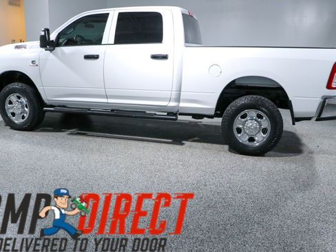Used 2024 RAM 2500 Tradesman w/ Chrome Appearance Group AWD/4WD image 10