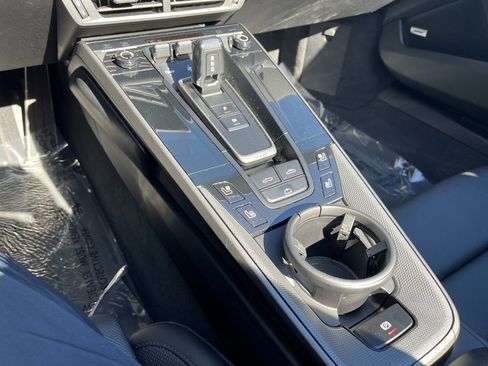 Used 2025 Porsche 911 Carrera w/ Premium Package image 36