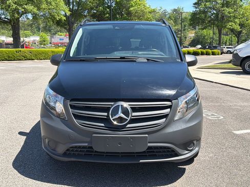 Used 2023 Mercedes-Benz Metris Passenger image 3