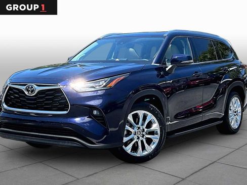 Used 2023 Toyota Highlander Limited FWD image 1