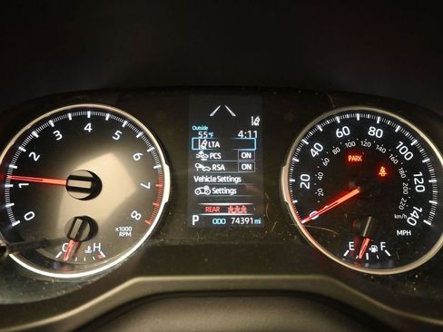 Used 2019 Toyota RAV4 LE w/ Carpet Mat Package image 22