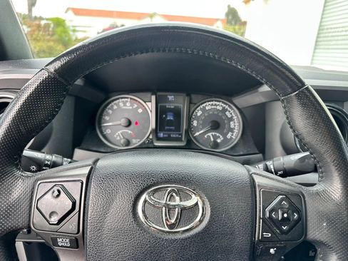 Used 2017 Toyota Tacoma TRD Off-Road RWD image 46