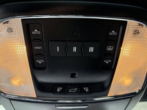 Used 2020 Jeep Grand Cherokee Limited w/ Luxury Group II RWD image 14