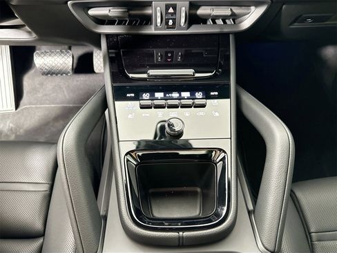 Certified 2025 Porsche Cayenne Coupe image 24