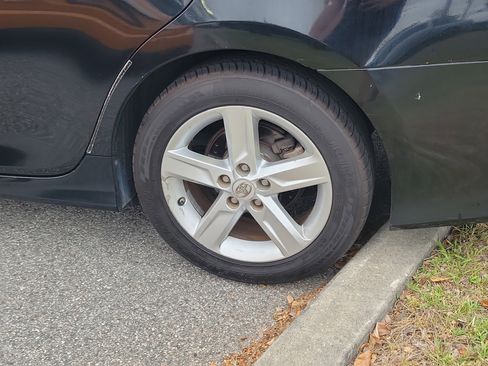 Used 2013 Toyota Camry SE FWD image 23