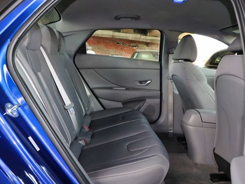 Used 2023 Hyundai Elantra SEL w/ Convenience Package FWD image 46