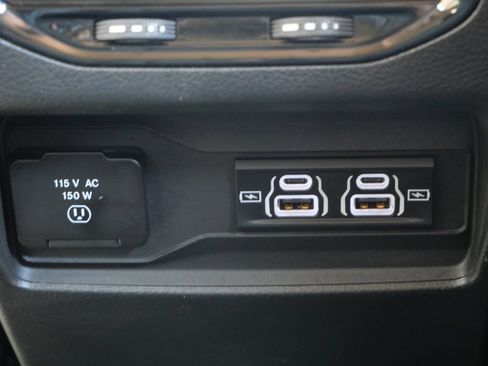 Used 2023 Jeep Grand Cherokee Overland w/ Luxury Tech Group IV AWD/4WD image 14