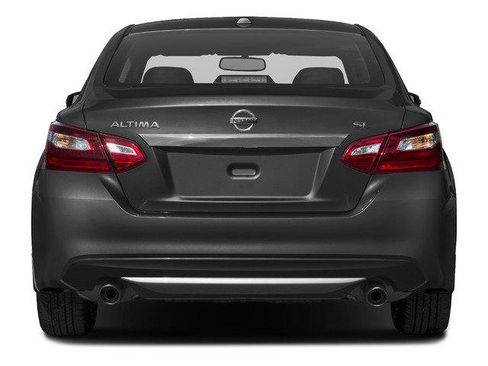 Used 2017 Nissan Altima 3.5 SL w/ 3.5SL Technology Package image 8
