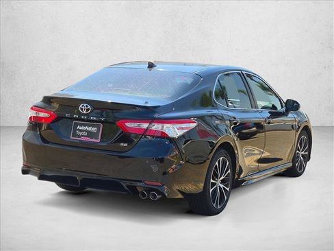 Used 2020 Toyota Camry SE FWD image 5
