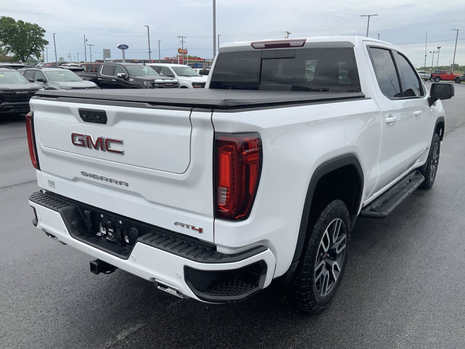Used 2023 GMC Sierra 1500 AT4 w/ AT4 Premium Package AWD/4WD image 13