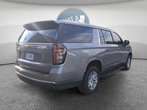 Used 2024 Chevrolet Suburban LS RWD image 3