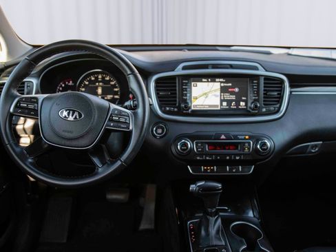 Used 2019 Kia Sorento SX image 3