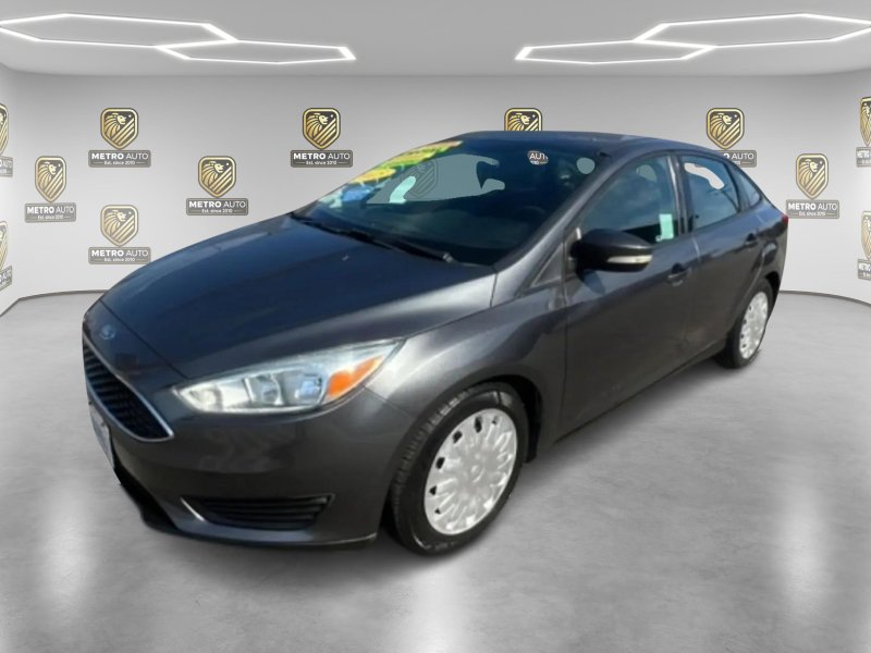 Used 2015 Ford Focus SE FWD image 2