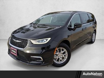 Used 2024 Chrysler Pacifica Touring-L