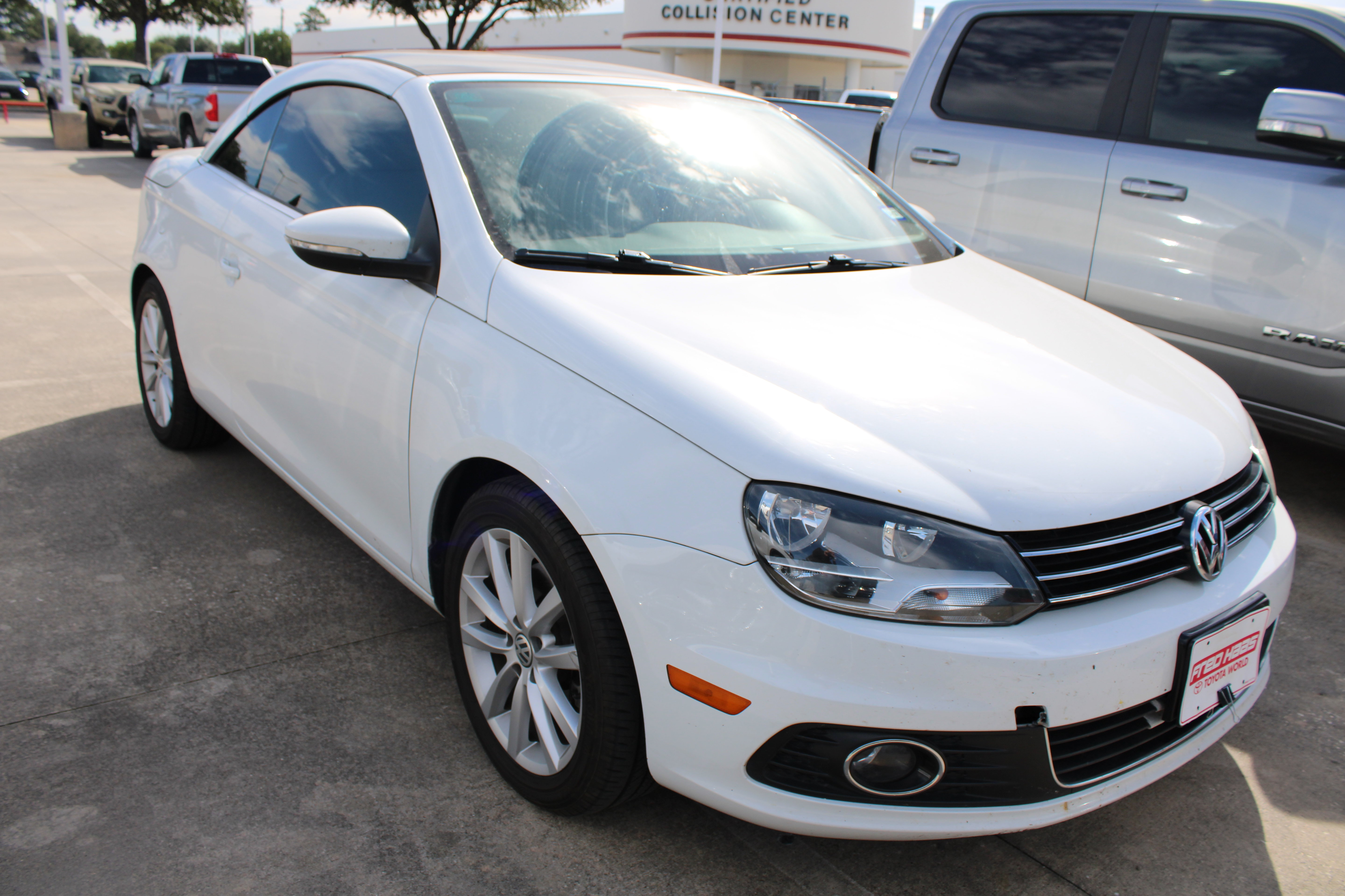 Used 2015 Volkswagen Eos Komfort FWD image 2