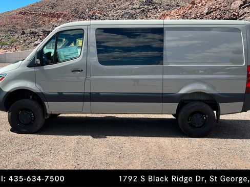 Used 2025 Mercedes-Benz Sprinter 2500 image 2