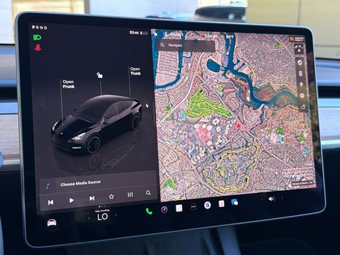 Used 2024 Tesla Model Y Performance AWD/4WD image 18
