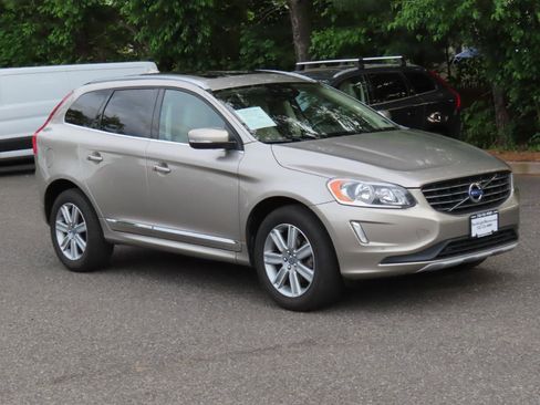 Used 2016 Volvo XC60 T6 w/ Proximity Package AWD/4WD image 8