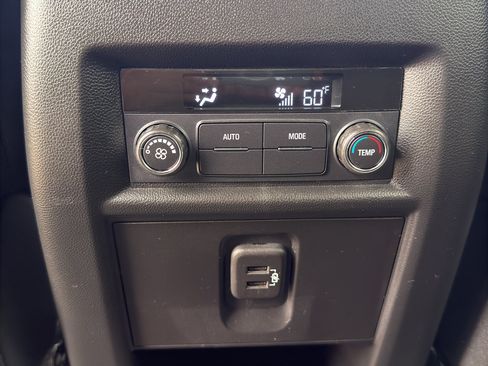 Used 2023 Chevrolet Traverse LT w/ LPO, Floor Liner Package AWD/4WD image 38
